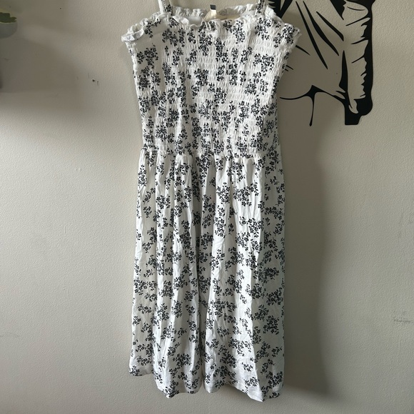 White Floral Dress - Picture 10 of 11